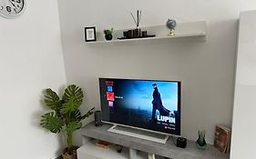 Casa di Afi, lago maggiore 5 min Perfect For 4 - Kitchen - Parking - Netflix